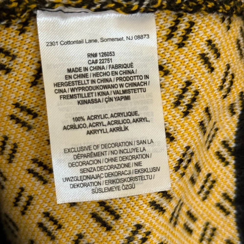 Boston Bruins Christmas Sweater NWT NHL Hockey Sports Team - Picture 4 of 4